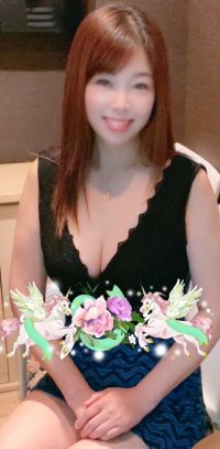 えりちゃん (27歳) 施術の腕も最高級！トロトロになります。存在感抜群の美肌が相まり極上というにふさわしい体験ができると思います。優しいタッチと色気のあるタッチを使い分けて翻弄する施術のギャップがたまりません。